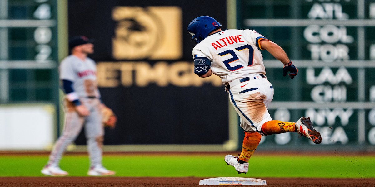 Con mayor paciencia en el plato José Altuve llega a 2400 hits
