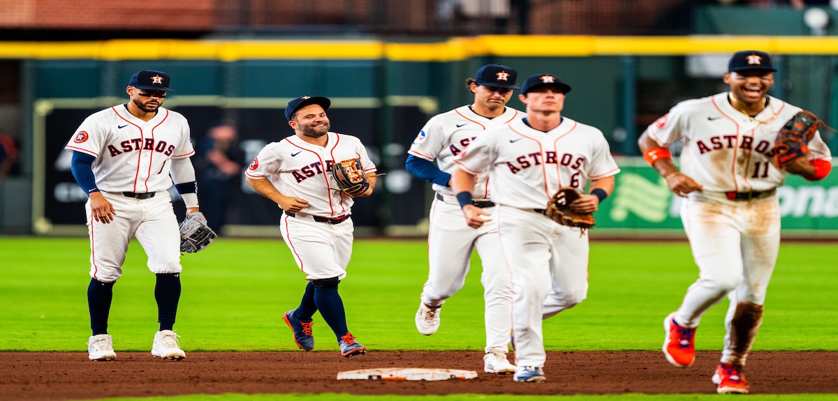 Burrows ajusta y Houston completa barrida ante Boston