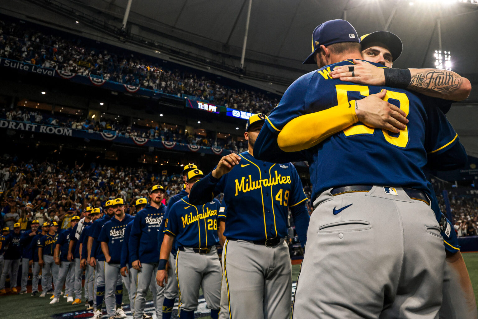 Cómo los Cerveceros sacudieron el juego 3 de la serie mundial